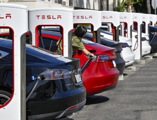 Thinking of investing in Tesla? One analyst gives...