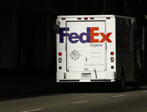 FedEx cuts full-year guidance after big fiscal Q1 earnings miss By Investing.com