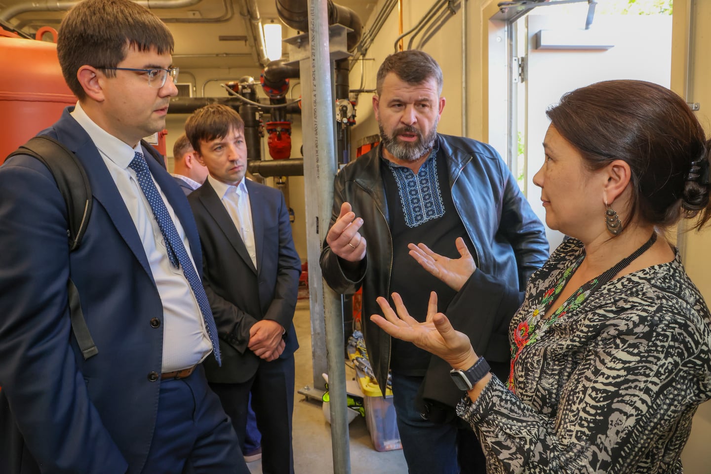 Zeyneb Magavi (right), executive director of nonprofit HEET, explained how the geothermal energy plant works to (left to right) Anton Antonenko, vice president of Ukrainian NGO DiXi Group; Vasyl Novachok, deputy mayor of Khmelnytskyi; and Andrii Vedmid, deputy head of Ukraine's Ministry for Communities, Territories and Infrastructure Development.