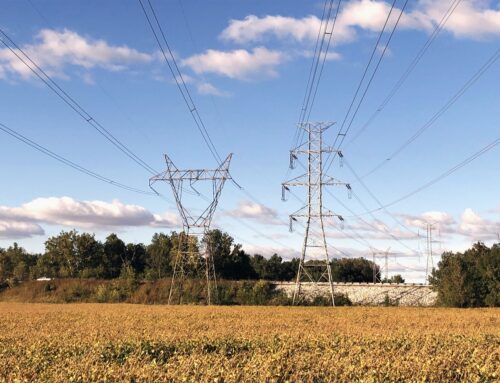 Carbon dioxide pollution in the West could drop with expansion of electrical grid, report says