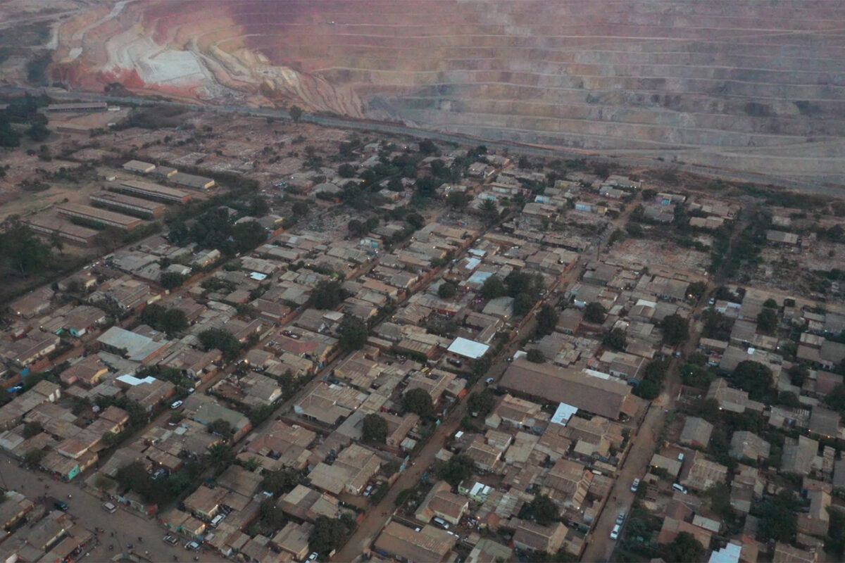 Life near the mining quarry is punctuated by permanent environmental disturbances: dust, earthquakes and collapsing or cracking walls.