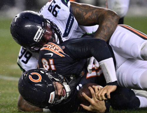 Seahawks stay in playoff mix with ugly win at still-skidding Bears