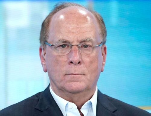 BlackRock CEO Issues Serious Warning Amid $1 Trillion Bitcoin And Crypto Price Sell-Off