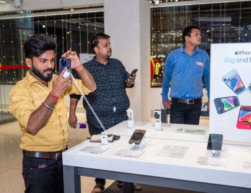 Apple’s India Game Plan Looks Smarter As Tariff Heat Rises – Analyst Highlights 4 Stocks T