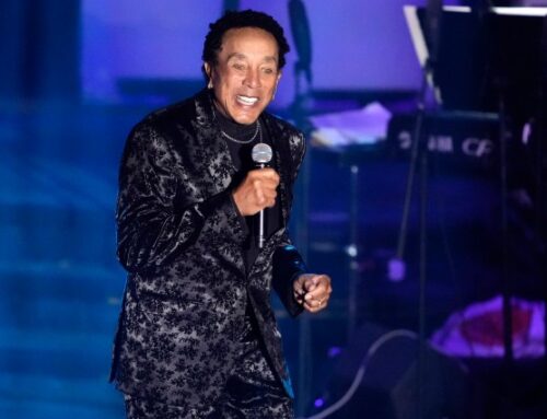 Smokey Robinson accused of sexual assault, hostile work environment by ex-employees