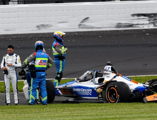 Kyle Larson crashes out of Indy 500, Ryan Hunter-Reay takes the lead after bizarre inciden