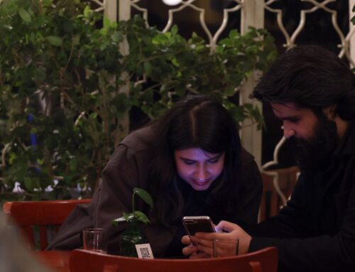 Iran Urges Users to Delete WhatsApp