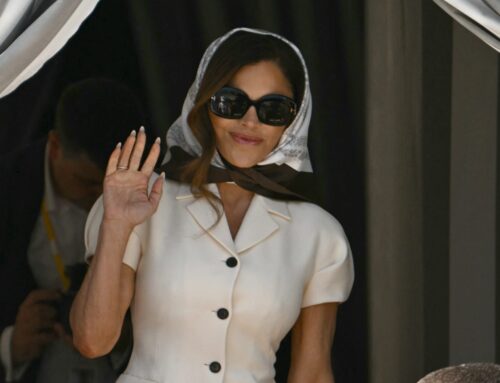 Lauren Sánchez Has an Audrey Hepburn Style Moment on Her Wedding Day
