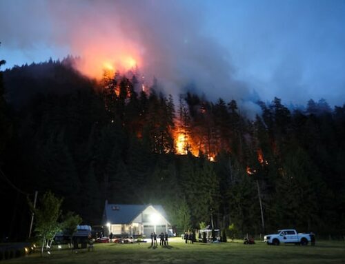 Wildfire threatens Squamish, B.C., as Environment Canada warns of more fires this summer