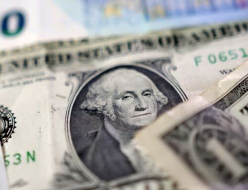 Analysis-Foreign investors increase dollar hedges on US stock portfolios