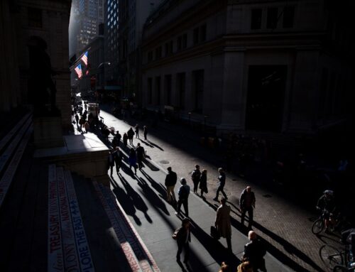 Private Market Blowups Highlight Perils for Retail Investors