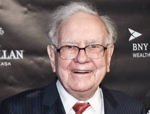 Warren Buffett used to gift his family $10,000 every Christmas — here are 4 ways to use ex