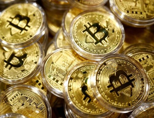 Gold, Bitcoin Surge as ‘Debasement Trade’ Weighs on Currencies