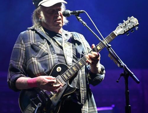 Neil Young to pull music from Amazon