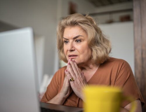 WhatsApp and Messenger add new warnings to help older people avoid online scams