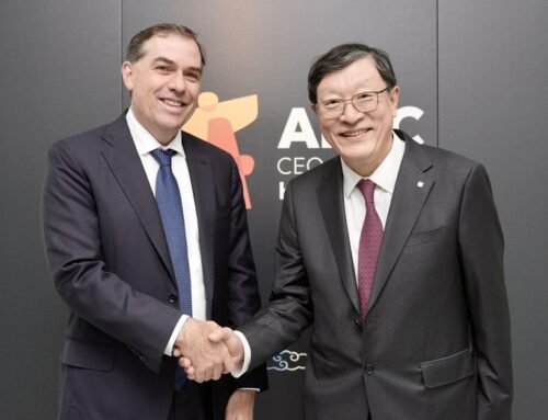 GS Chairman Huh Tae-soo met with Amazon Web Services CEO Matt Garman at the APEC CEO Summi