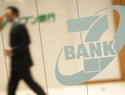 Japan’s Seven Bank Mulls Investing in FamilyMart Card Affiliate