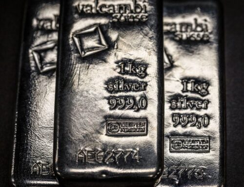 Silver Rises Toward Record as ETF Investors Add Fuel to Rally