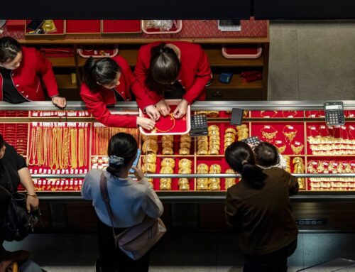 Precious Metals Craze Prompts China Fund to Turn Away Investors