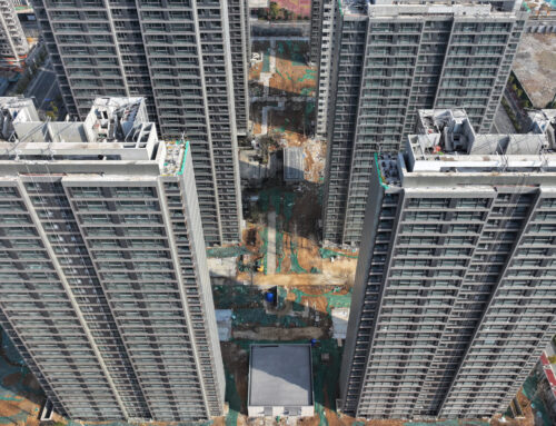 China Approaches First Investment Decline in 3 Decades