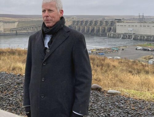 US energy secretary tours Lower Snake River dams after Trump nixed deal