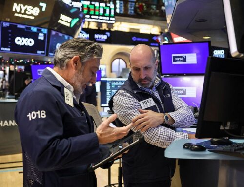 What the first divergence of stock and bitcoin returns in 10 years means