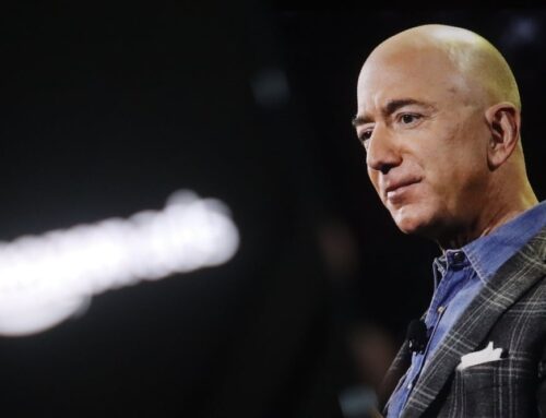 Jeff Bezos Still Uses A Desk Made Out Of A Door Today: The Hidden Business Lesson Behind I