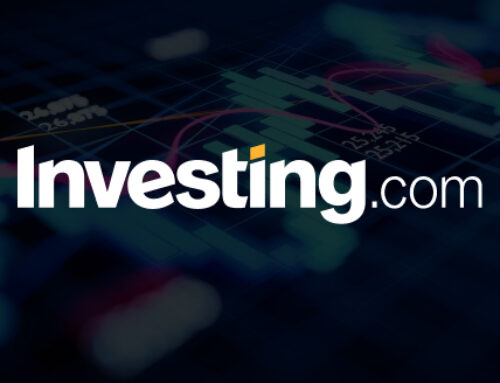 Nasdaq 100: Tech Momentum Extends Into Thin Holiday Markets