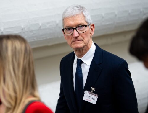 How investors should play Apple stock as it looks to break 7-week losing streak