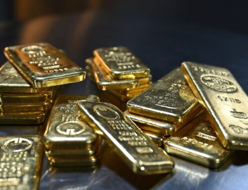 Gold extends record run, races past $5,400/oz