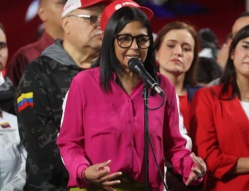 Venezuela opens oil industry to foreign investment