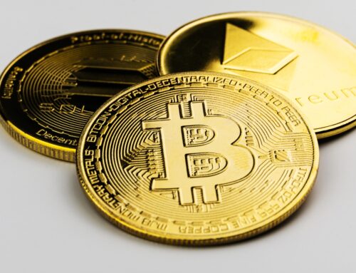 Bitcoin And Altcoins Breakout As Stock Market Momentum Fades: BTC, ETH And SOL Outlook