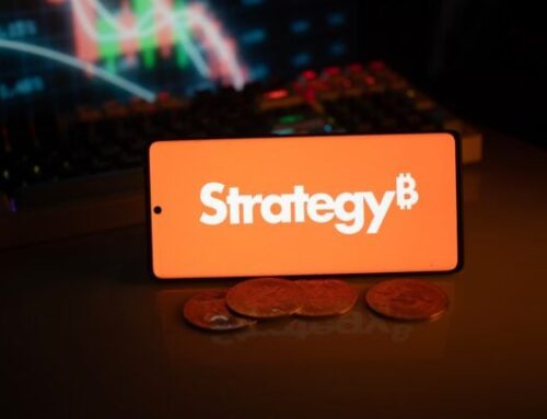 Strategy Stock Crashes 7% Today Even as Bitcoin Holdings Reach Landmark 700,000 Mark