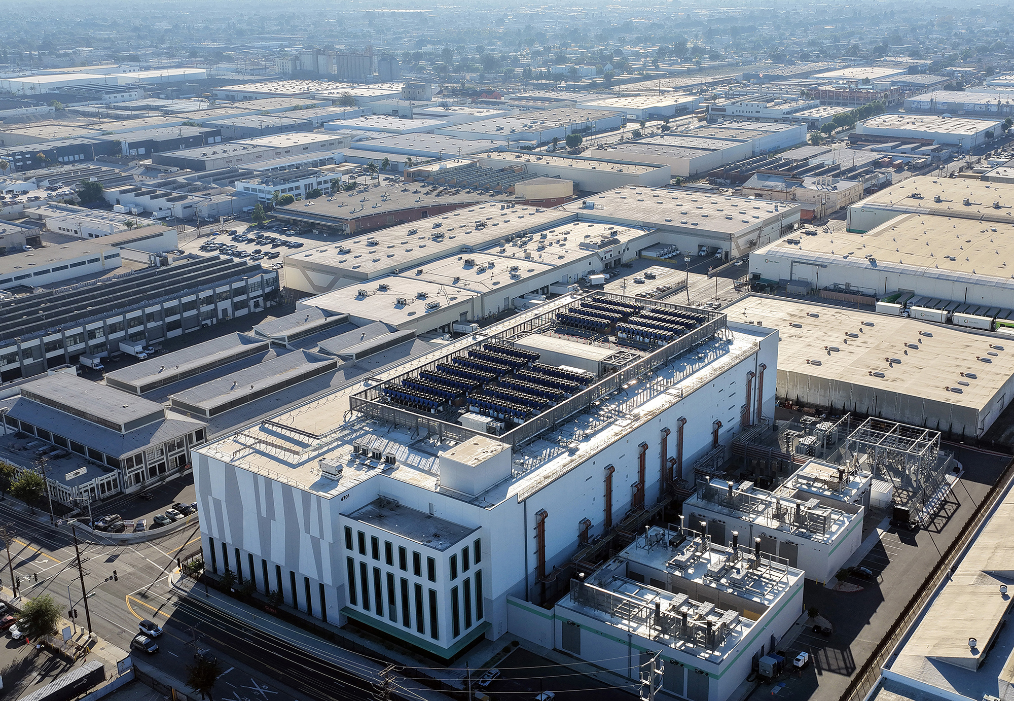 Who pays for AI’s power? California watchdog urges new data center rules