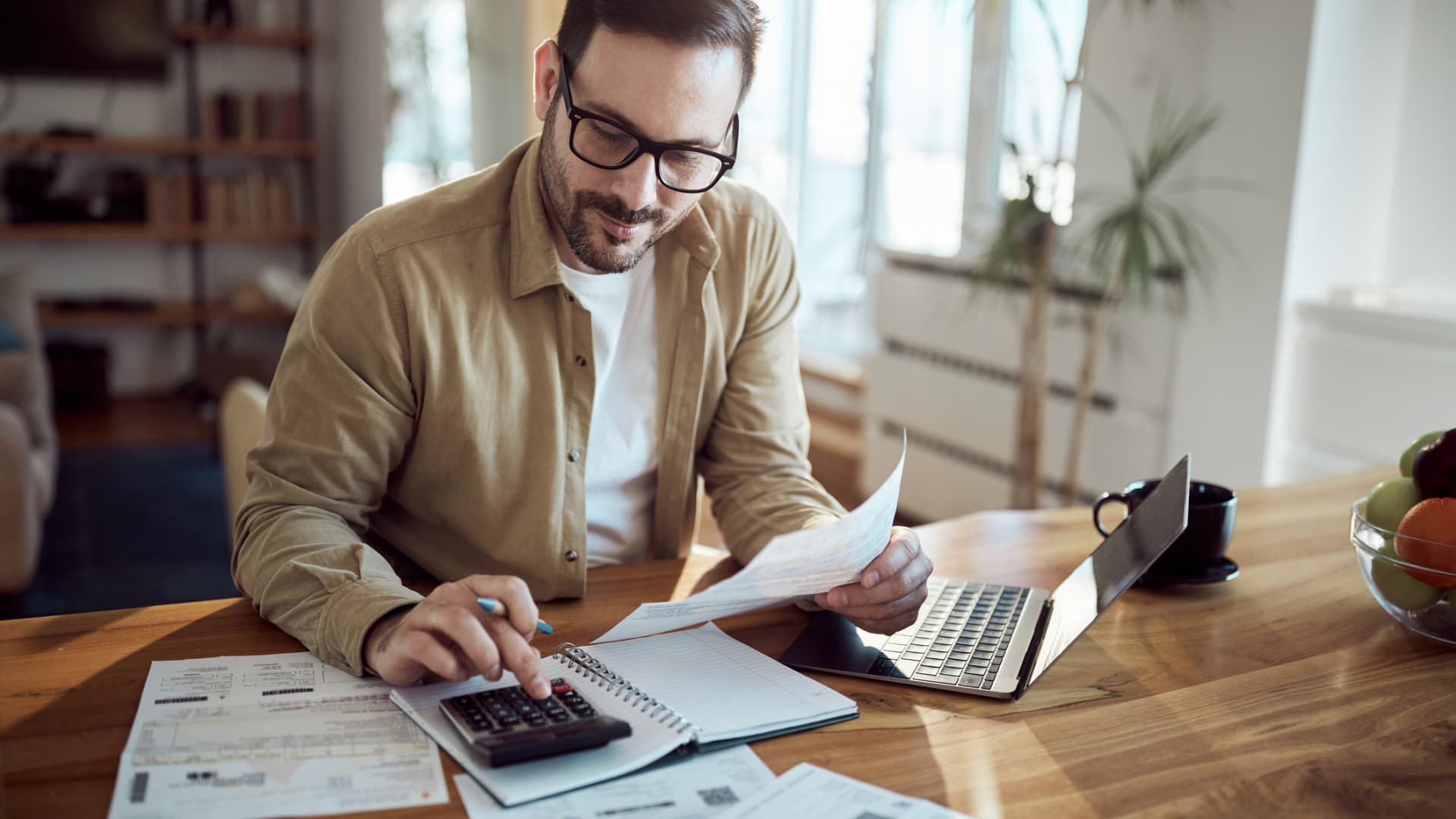 Elon Musk says Grok can help with your taxes. What experts say about using AI for tax prep