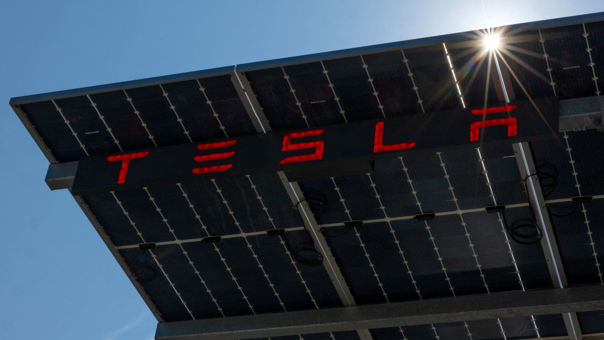 Tesla stock true believers could be losing faith