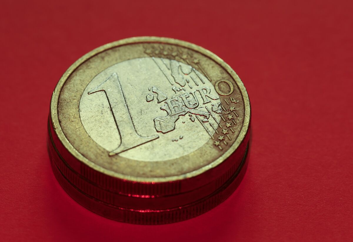 The Euro and the Loonie Tell You Where Investors See Risk