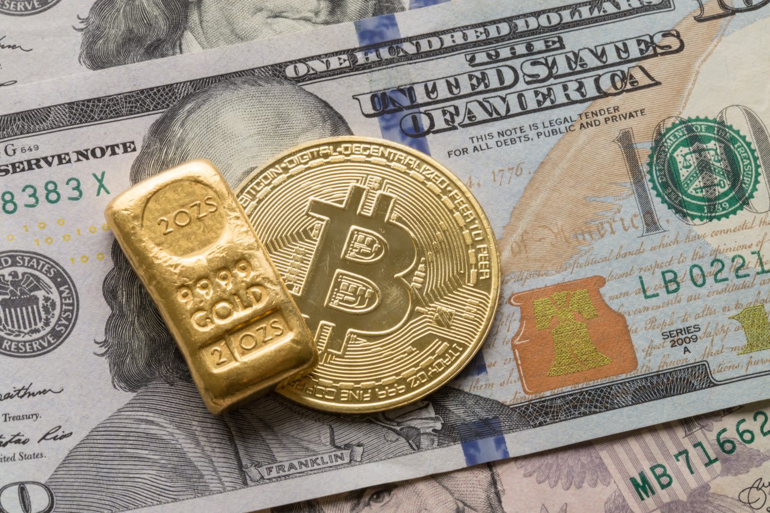 Bitcoin vs Gold: One Is Up 77%, the Other Is Down 47%. Here’s Which One Wall Street Is Picking for the Next