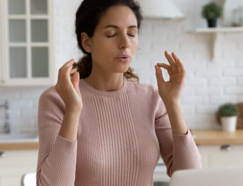 2 ‘overpriced’ FTSE 100 shares I’ve got my eye on if the stock market crashes