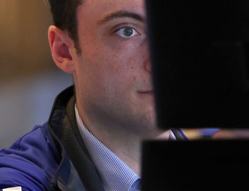 Scott Galloway wants the stock market to crash. Gen Z is already betting like it will