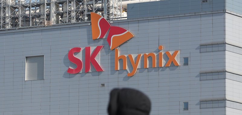 SK hynix says is taking steps for listing on U.S. stock market