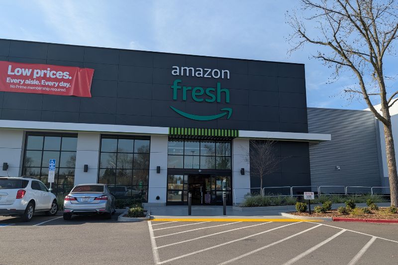 Amazon Fresh discounts prices ahead of impending closure