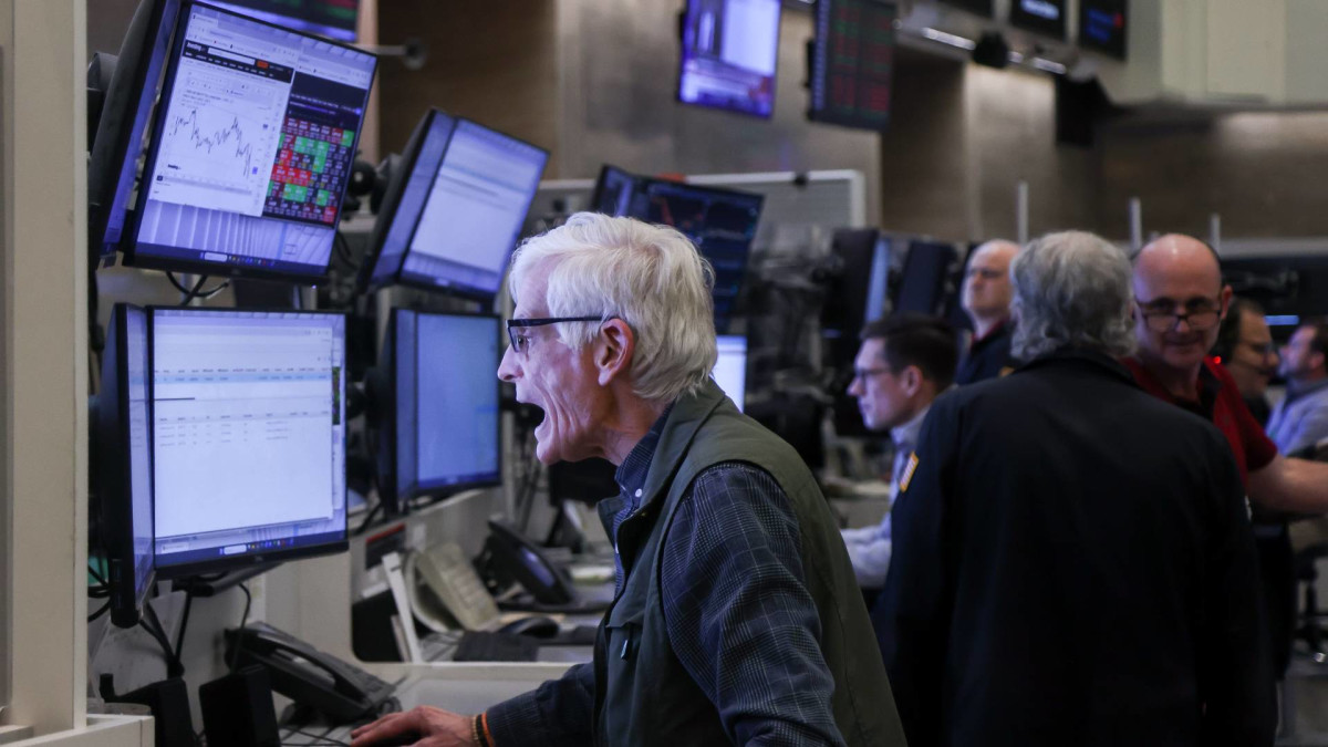 Market tumble sends investors scrambling: Here’s what to do now