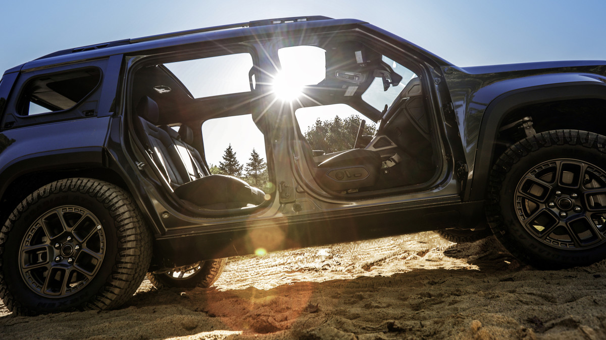 Jeep’s Electric Recon Could Hide a Winch in the Frunk