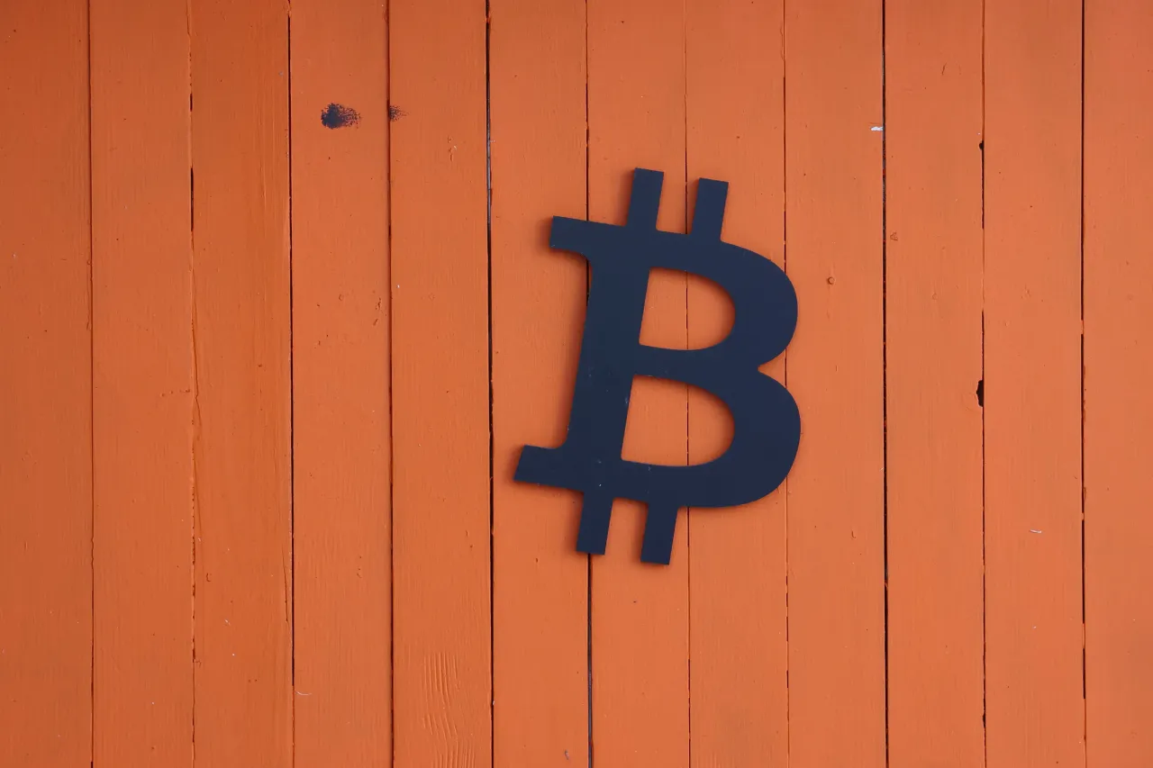 Bitcoin Holds ,000 Amid High Oil Prices – Ethereum, Ripple Lag BTC Gains Bitcoin Holds ,000 Amid High Oil Prices – Ethereum, Ripple Lag BTC Gains