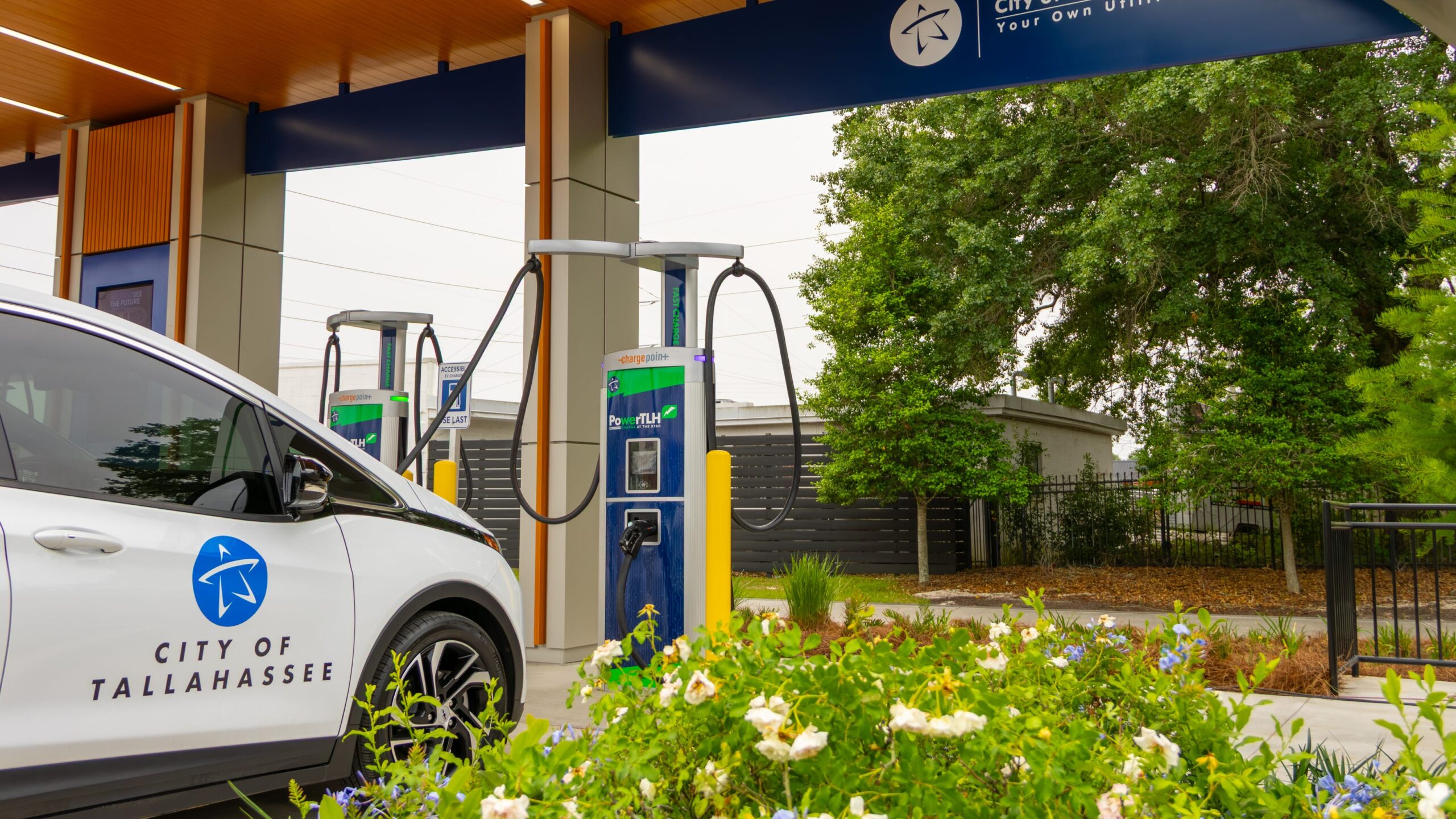 City launches inaugural electric vehicle charging station