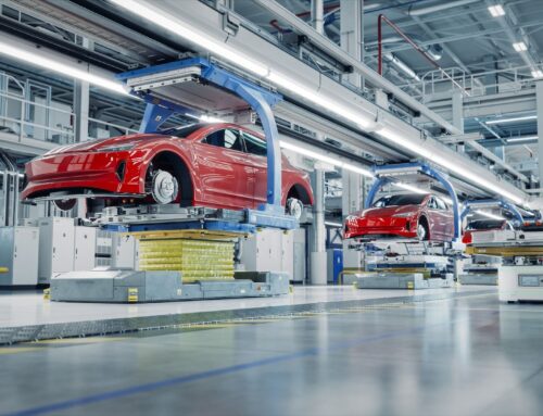 Top auto parts supplier posts first loss in years