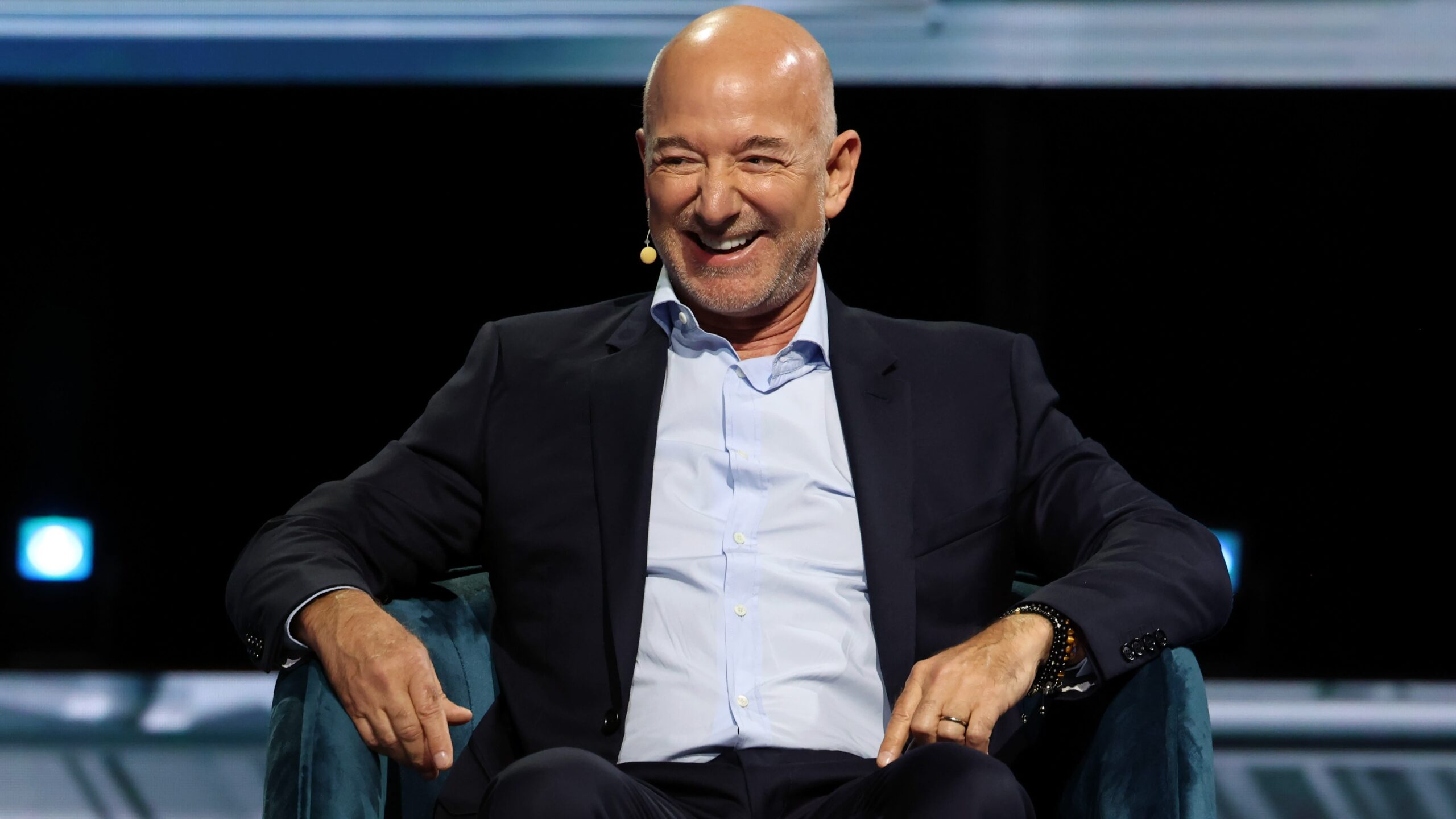 Jeff Bezos’s AI lab nears bn valuation in funding deal