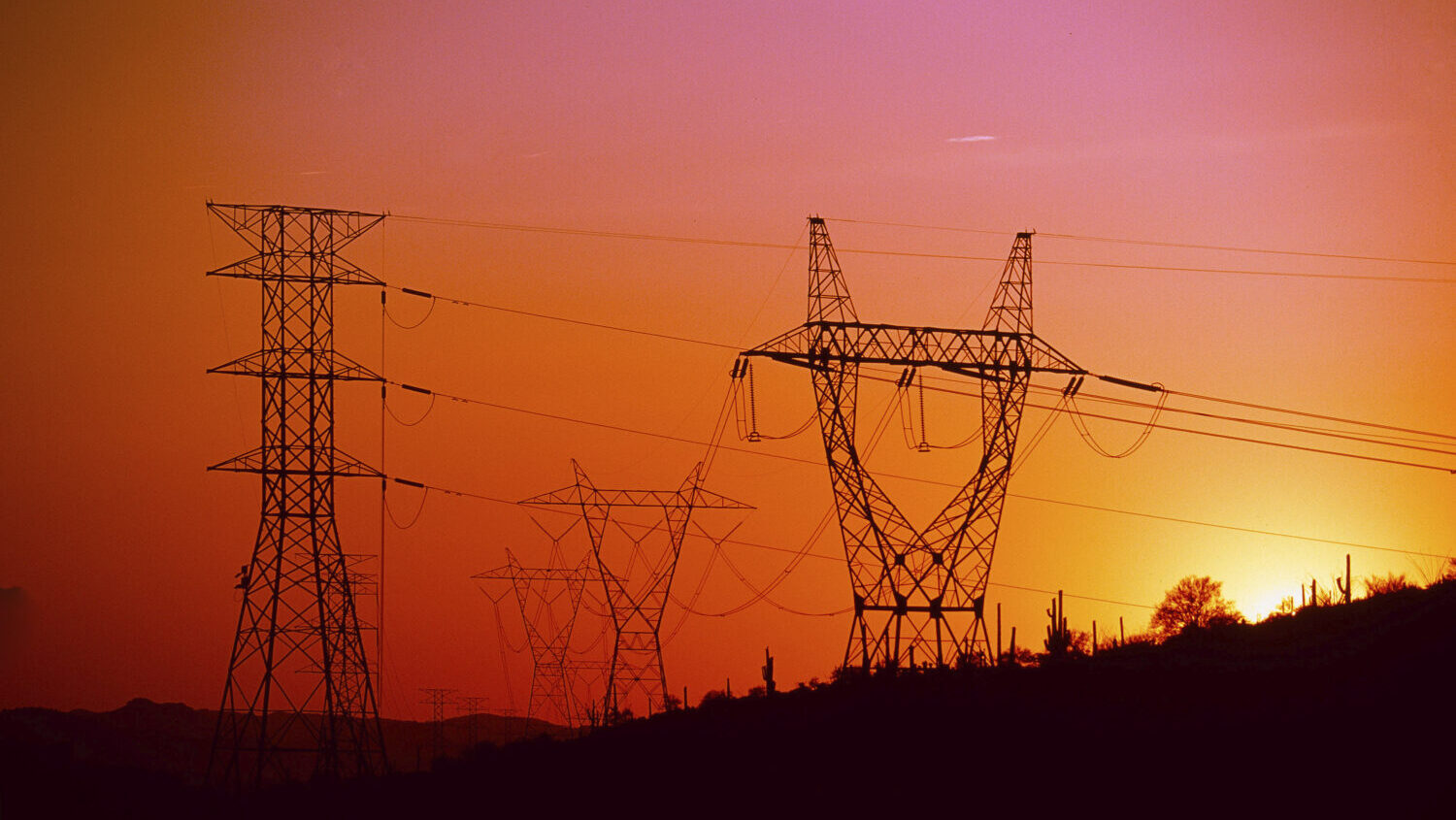 SRP announces deal for enough solar energy to power nearly 600,000 homes