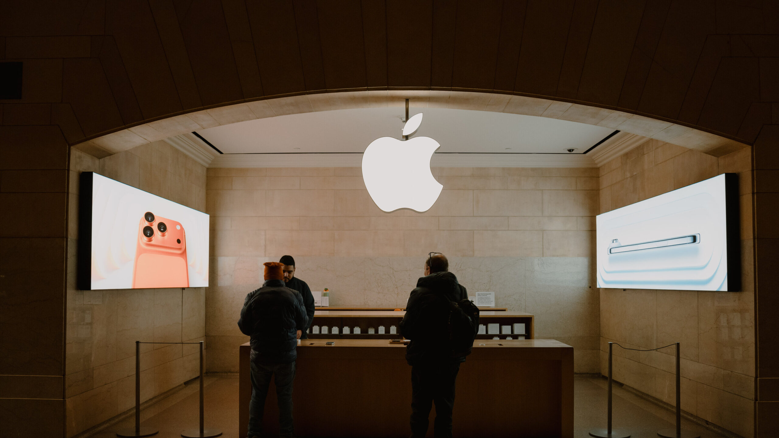Apple Reaches 0 Million Settlement Over Claims It Misled People on A.I.
